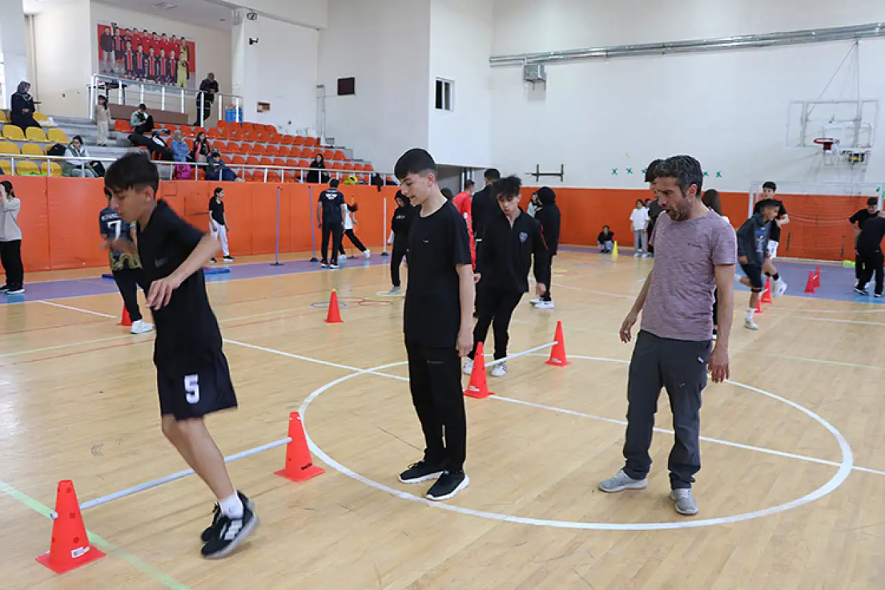 Erzurum'da Gönüllü Öğretmenler Hafta Sonlarını Öğrencilerle Paylaşıyor