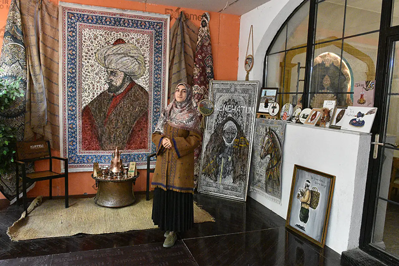 Videolarla Öğrenip Halıya Tarihi Figürler İşliyor