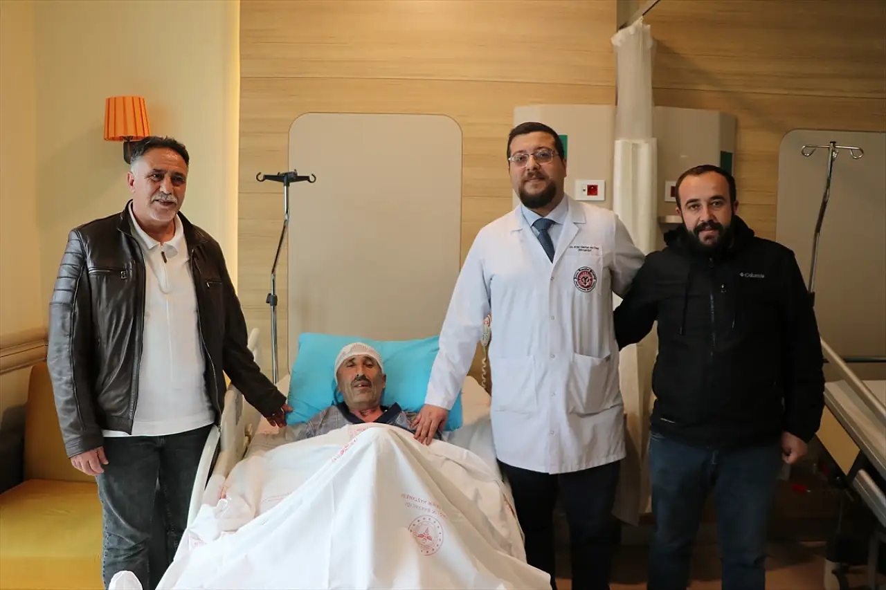 Ağrılı vatandaş evden baş ağrısıyla çıktı, yoğun bakımda gözünü açtı