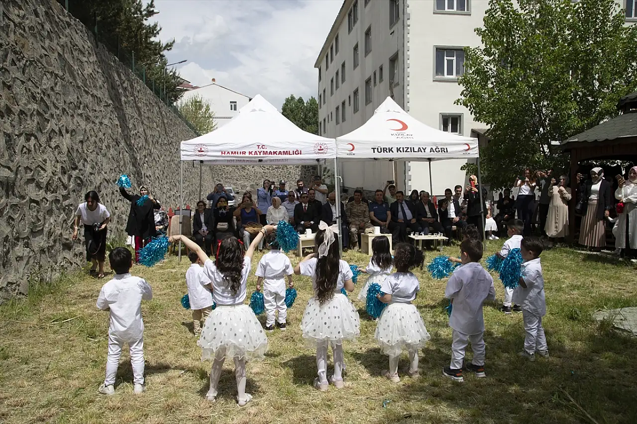 Ağrı'nın üç ilçesinde hayat boyu öğrenme sergileri ilgi odağı oldu