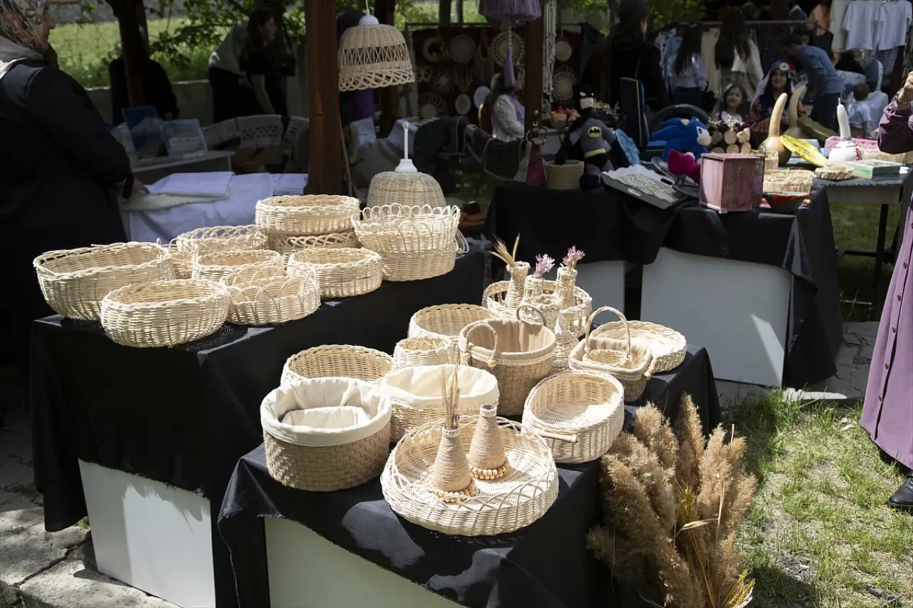 Ağrı'nın üç ilçesinde hayat boyu öğrenme sergileri ilgi odağı oldu