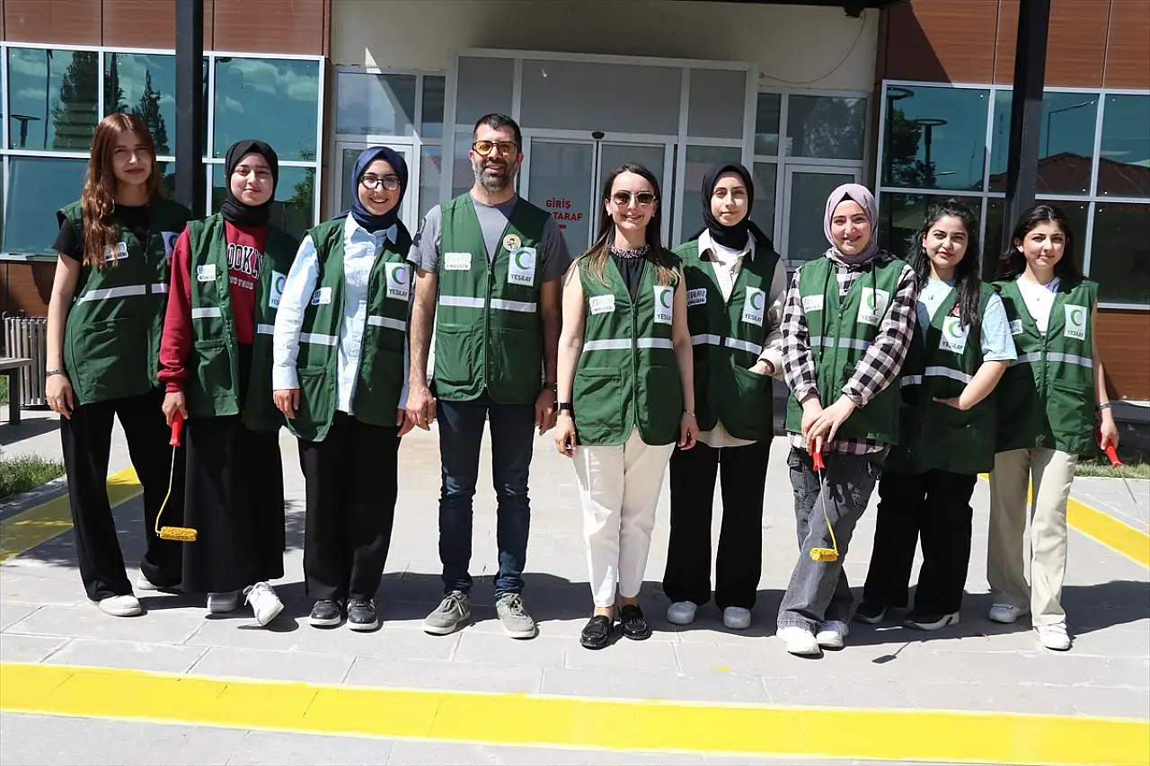 Ağrı'da bağımlılığa karşı renkli farkındalık alanı oluşturuldu