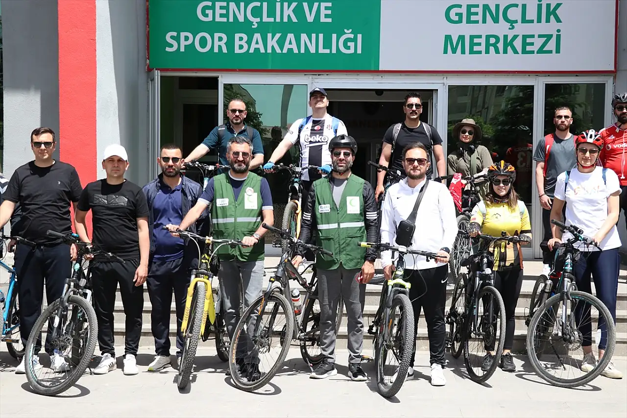 Ağrı'da Yeşilay gönüllüleri bisiklet turunda buluştu
