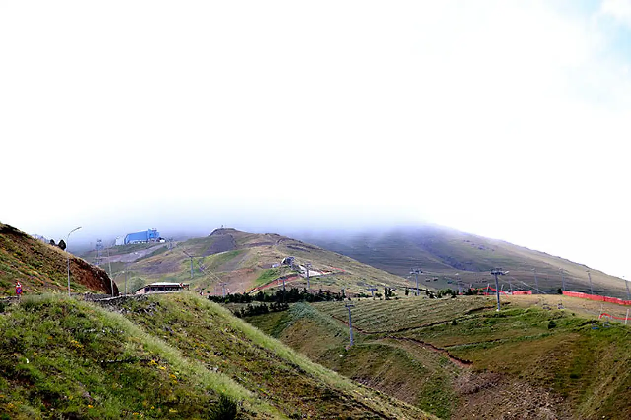 Doğu Anadolu'da Temmuzda Kış: Sobalar Yanıyor, Vatandaş Üşüyor