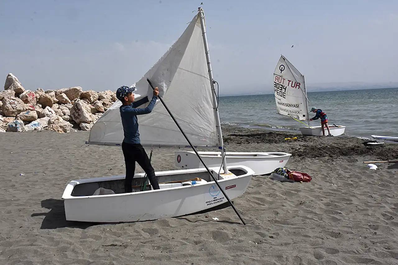 Van Gölü'nde yelken eğitimi ile dalış tutkunlarına yeni bir deneyim sunuluyor