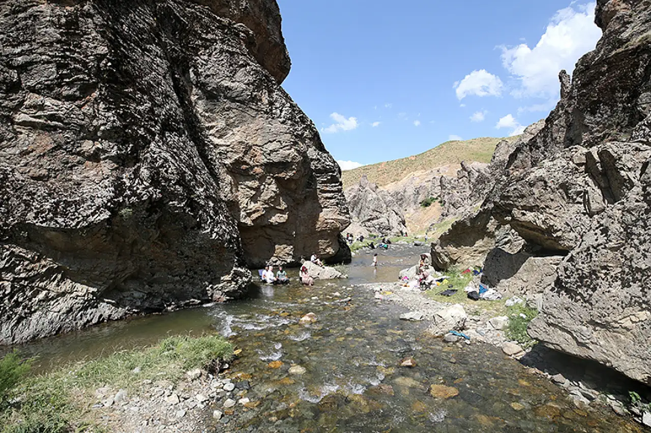 Serinlemek İçin Kızılağaç Kanyonu'na Akın Ediyorlar