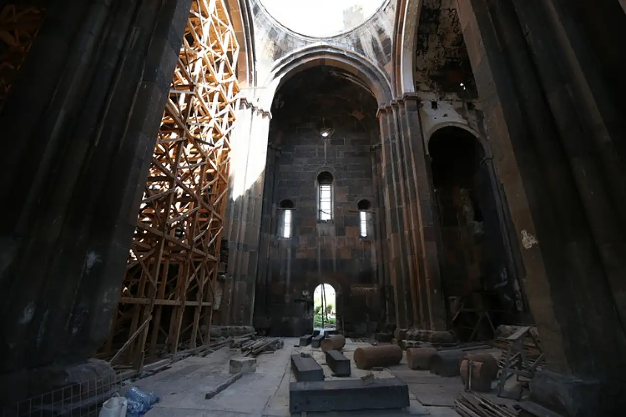 Ani Ören Yeri'nde Fethiye Camisi restorasyonu tamamlanıyor, tarih yeniden gün yüzüne çıkacak!