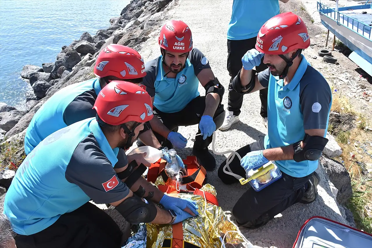 Ağrı UMKE ekibi Van'daki tatbikatta yer aldı
