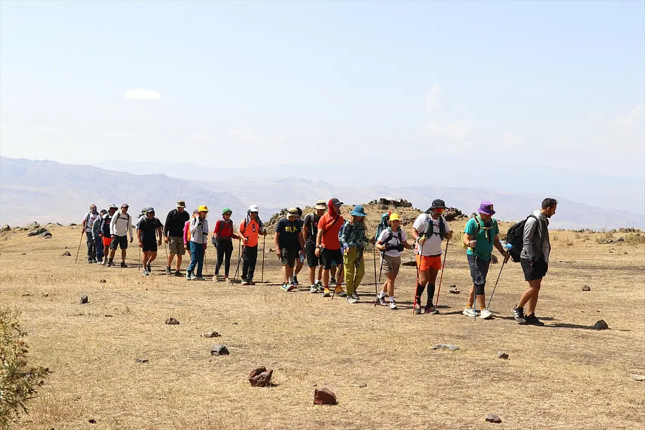 Zorlu tırmanışta 3 gün: Dağcılar 5 bin metrede kar ve buzla buluşuyor