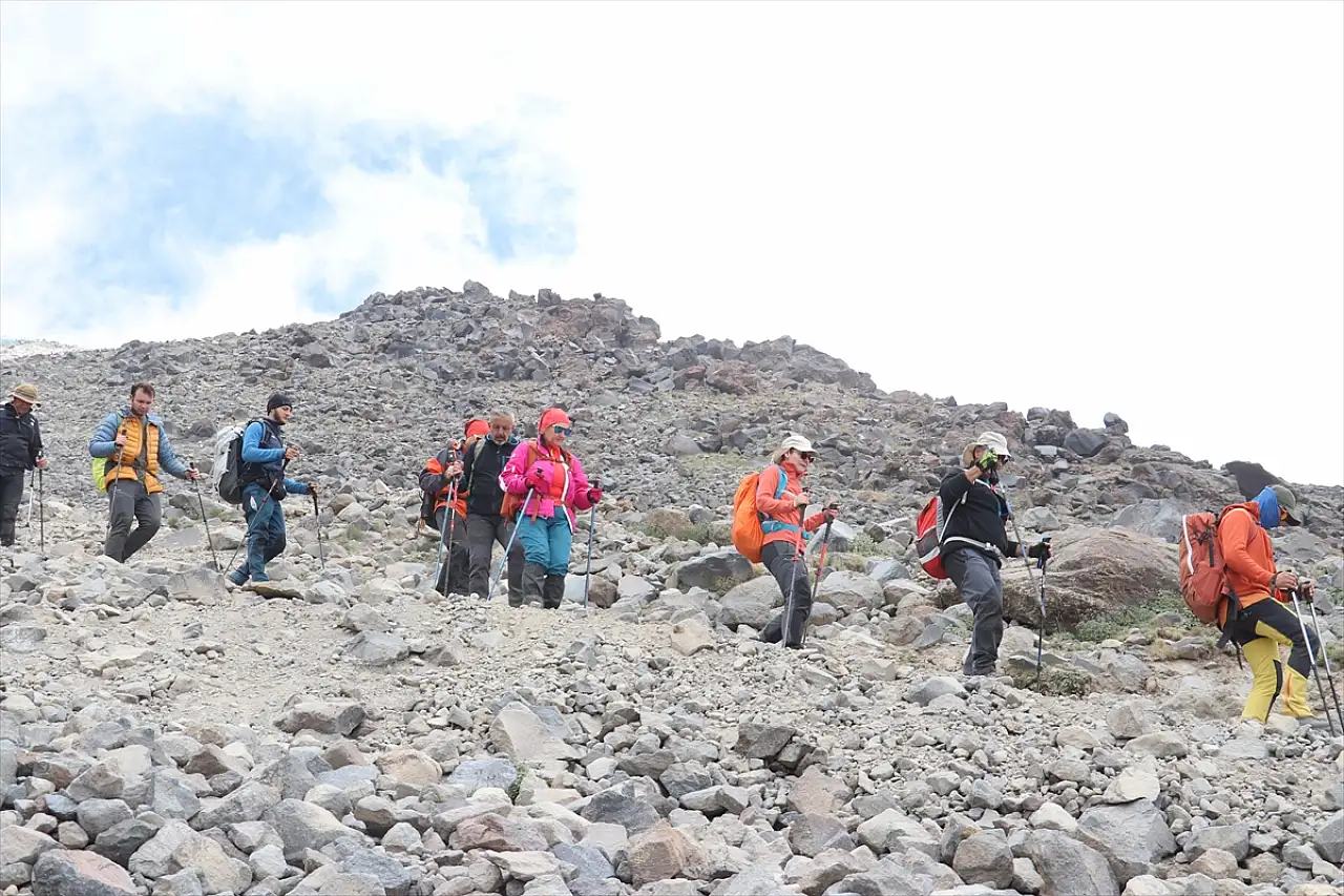 Japonya'dan Fas'a: Dağcıların rotası Ağrı Dağı!