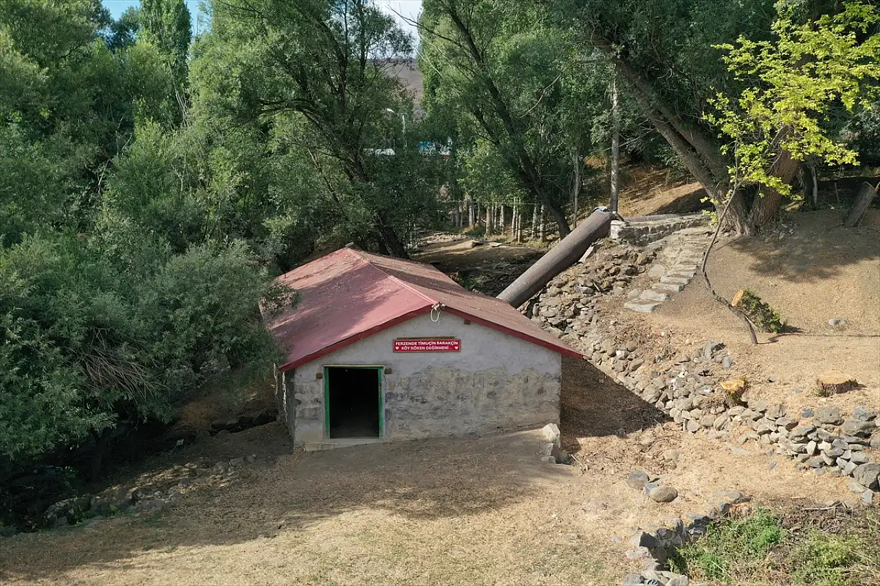 Taşlıçay'da baba yadigârı su değirmeni yeniden hayat buldu