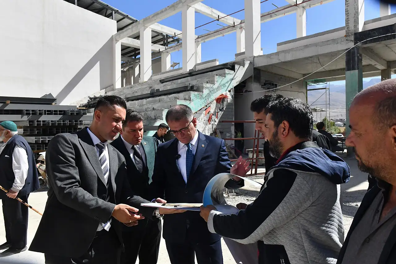 Van'da 2000 Kişilik Kapalı Spor Salonu İnşaatı Hızla Sürüyor