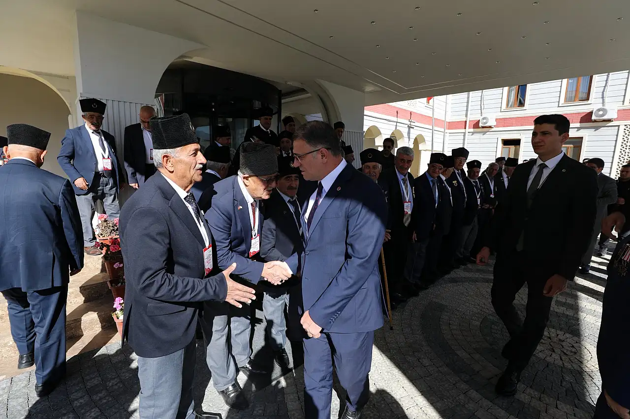 Van Valisi Ozan Balcı, Kıbrıs'a Giden Gazileri Uğurladı