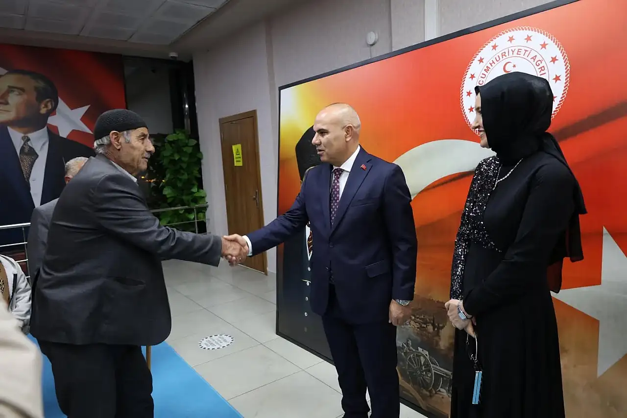 Ağrı'da Cumhuriyetin 102. yılına özel anlamlı resepsiyon