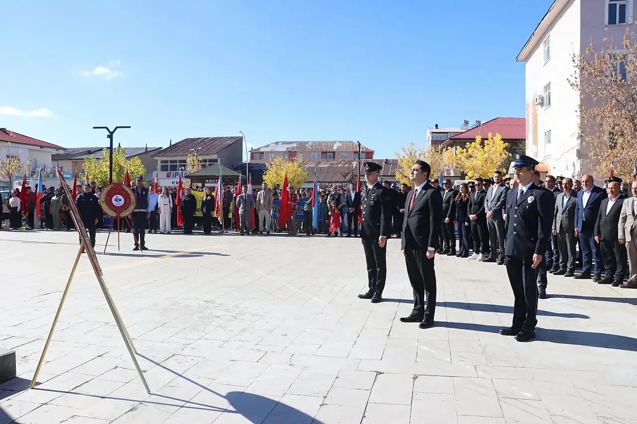 Cumhuriyetin 102. yılı Tutak'ta anlamlı bir törenle kutlandı
