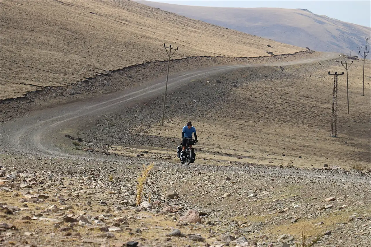 Fransa'dan yola çıktı, 7 bin kilometre sonra Ağrı'ya ulaştı