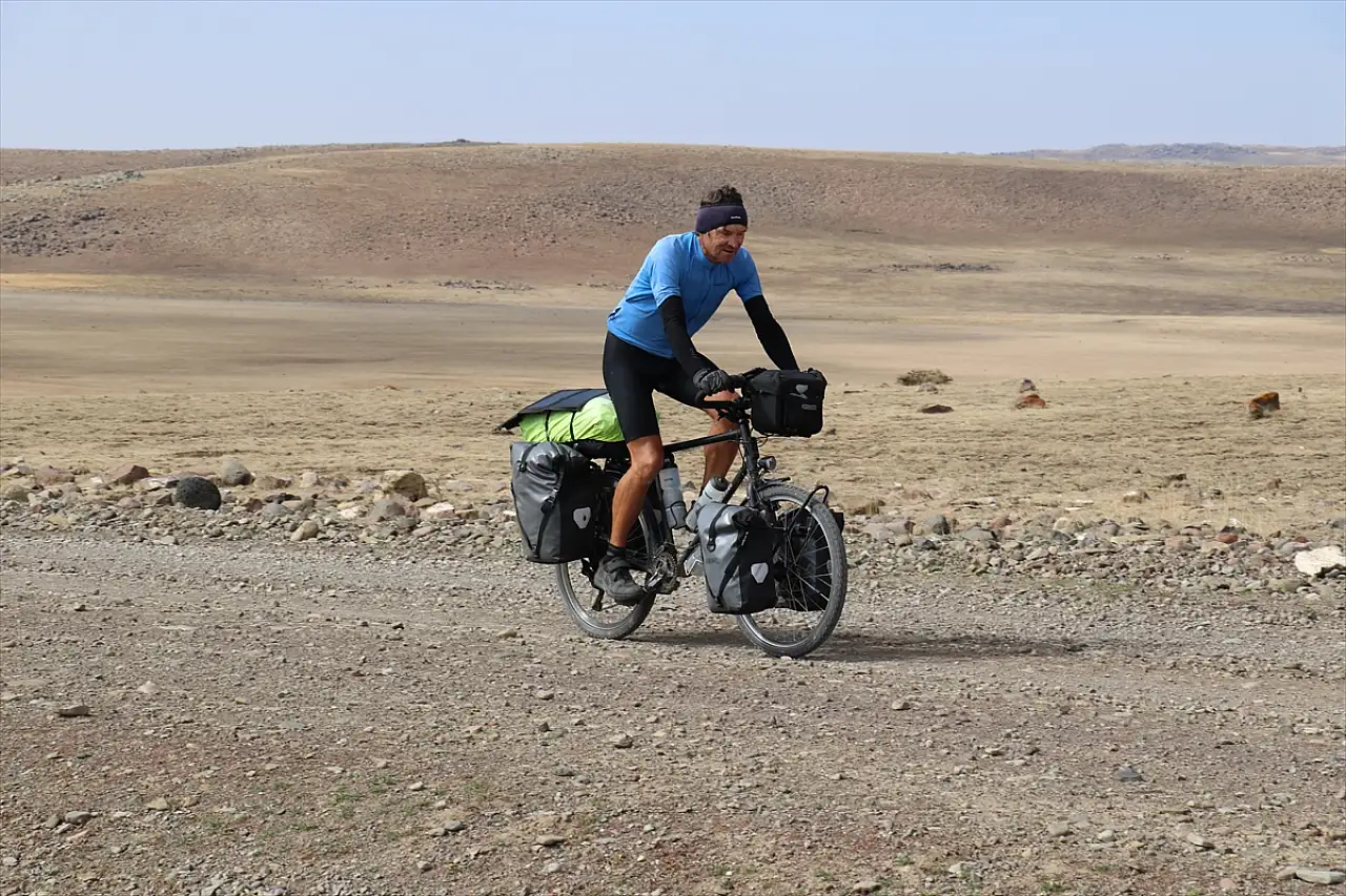 Fransa'dan yola çıktı, 7 bin kilometre sonra Ağrı'ya ulaştı