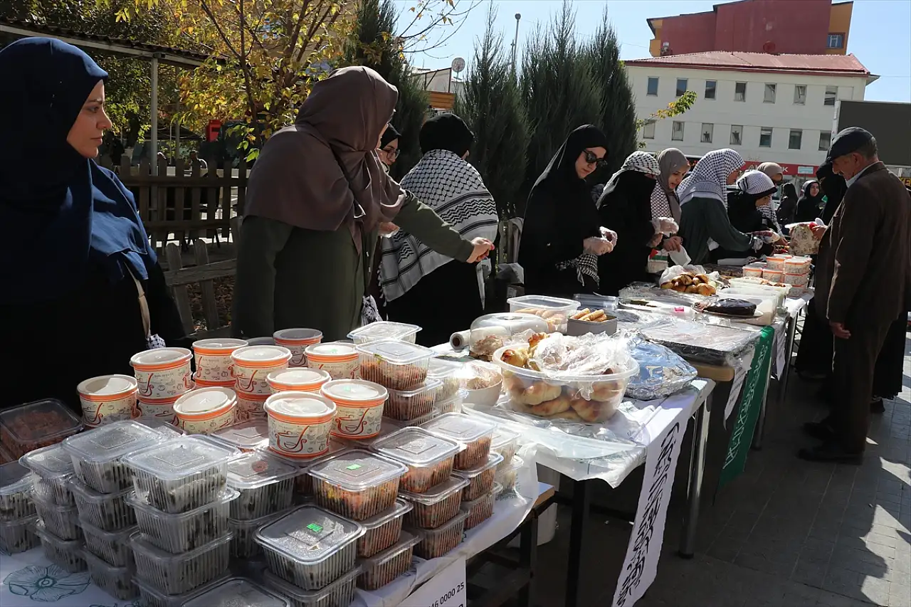 Ağrılı kadınlardan anlamlı dayanışma: Gazze için kermes düzenlendi