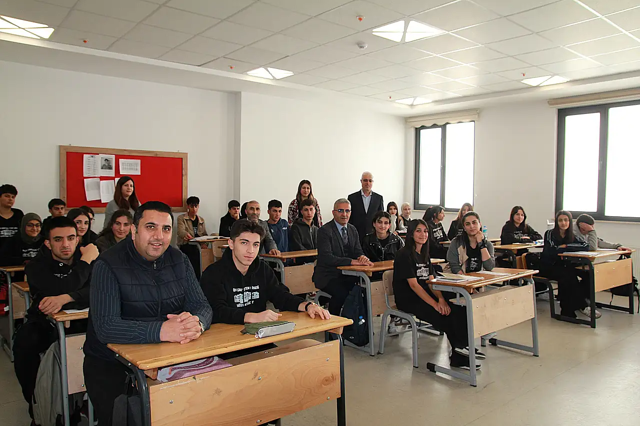 Ömer Çoktin Fen Lisesi'ne ziyaret: Öğrencilerle hayaller paylaşıldı