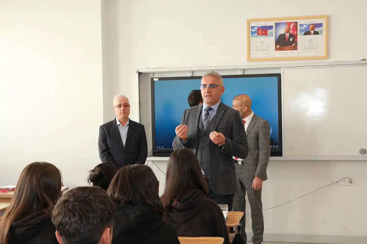 Ömer Çoktin Fen Lisesi'ne ziyaret: Öğrencilerle hayaller paylaşıldı