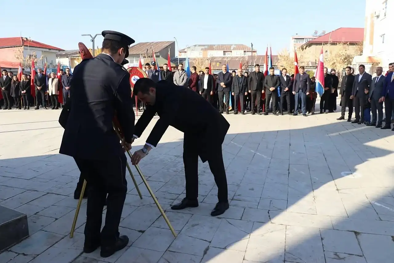 Cumhuriyetimizin kurucusu Gazi Mustafa Kemal Atatürk, Tutak'ta anıldı