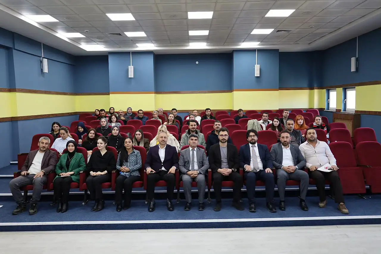 Ağrı'da sosyal hizmet personeline travma ve psikolojik ilk yardım eğitimi