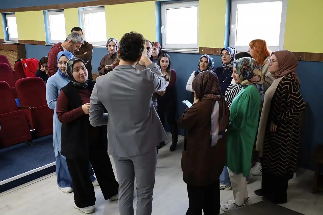 Ağrı'da sosyal hizmet personeli travma ve kriz yönetimini öğreniyor