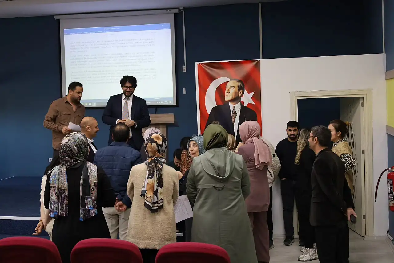 Ağrı'da sosyal hizmet personeli travma ve kriz yönetimini öğreniyor