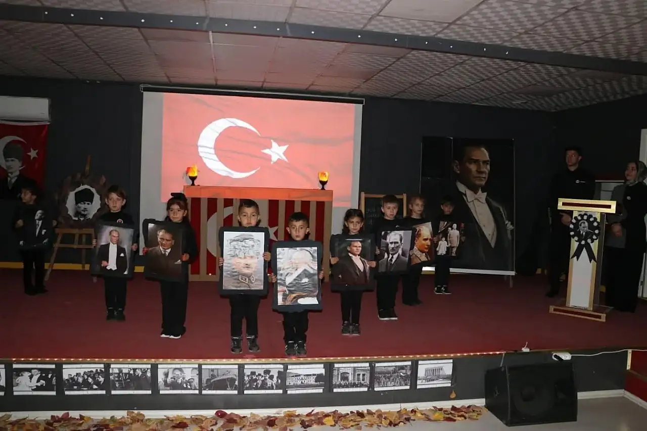 Cumhuriyetimizin kurucusu Gazi Mustafa Kemal Atatürk, Tutak'ta anıldı