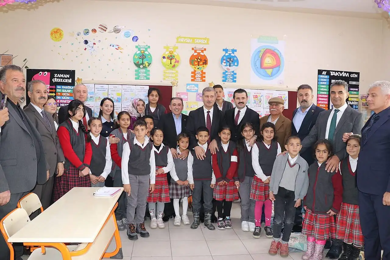 Tutak'ta köy okuluna anlamlı ziyaret gerçekleştirildi