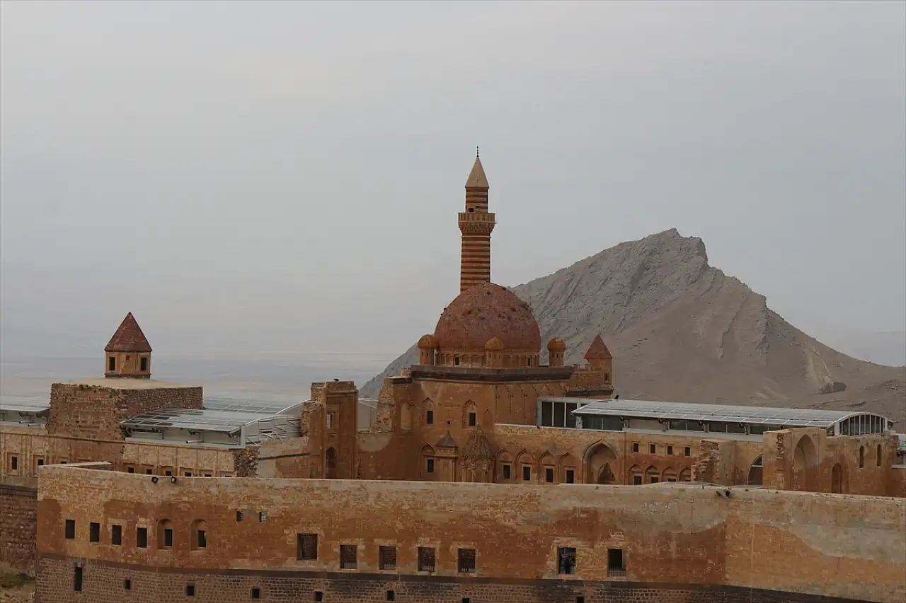 Ara tatilde tarihi saray ziyaretçilerini ağırlıyor