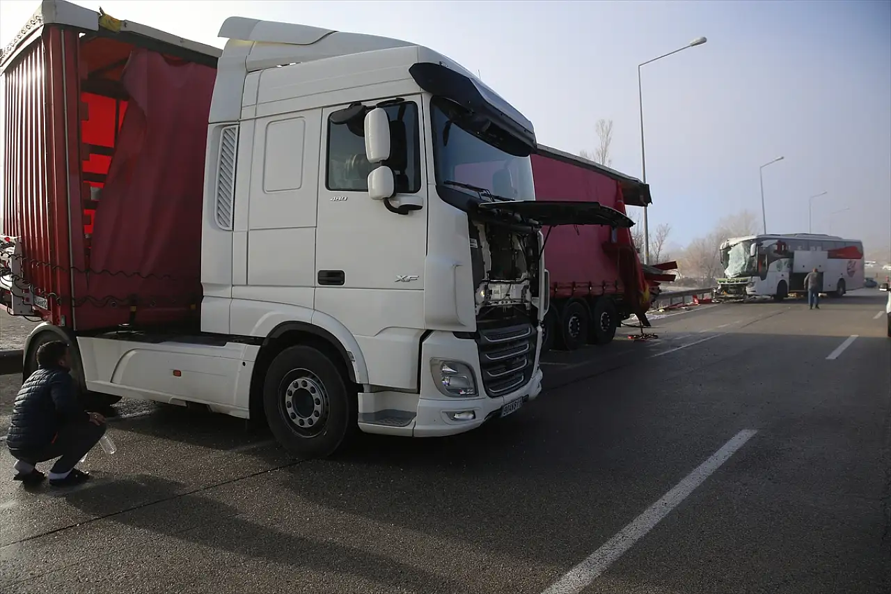 Ağrı-Erzurum karayolunda kaza: 11 yaralı