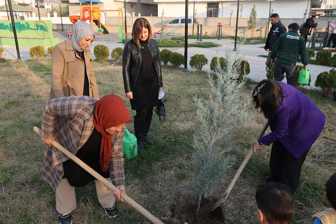 Iğdır'da Kadına Yönelik Şiddete Karşı Anlamlı Etkinlik: Katledilen Kadınlar İçin Fidan Dikildi