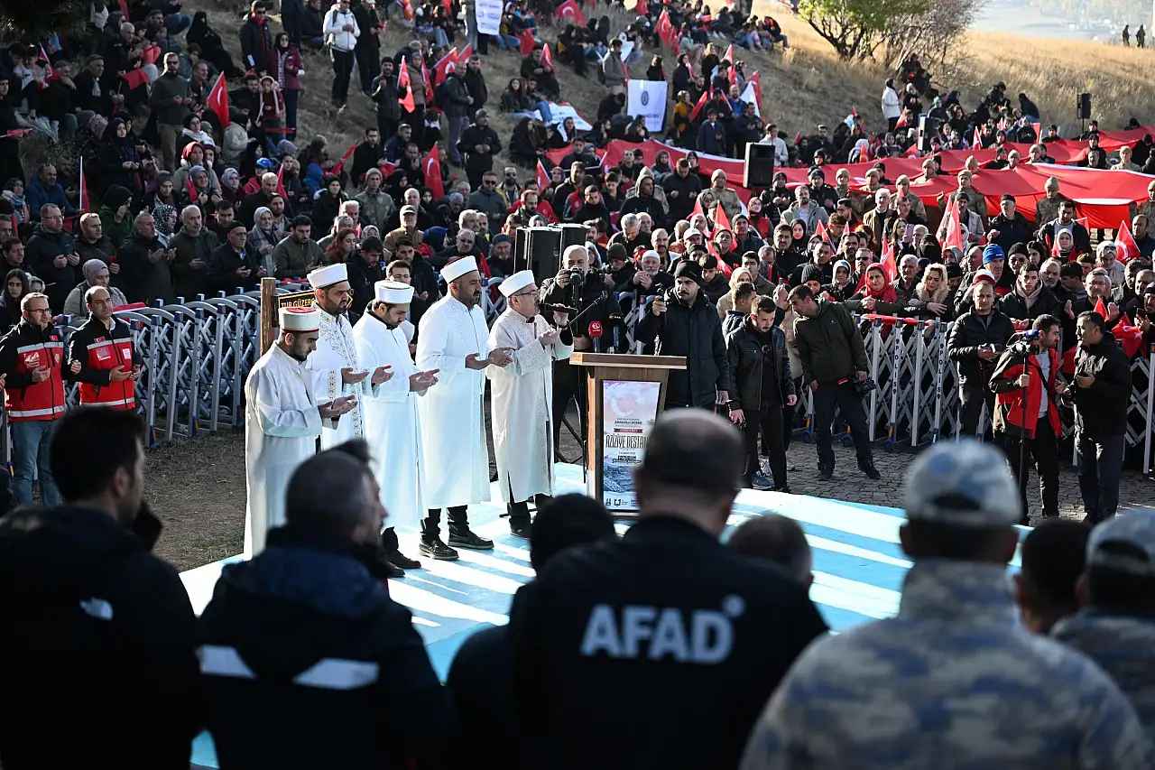Erzurumlular Ecdada Vefa Yürüyüşünde Buluştu