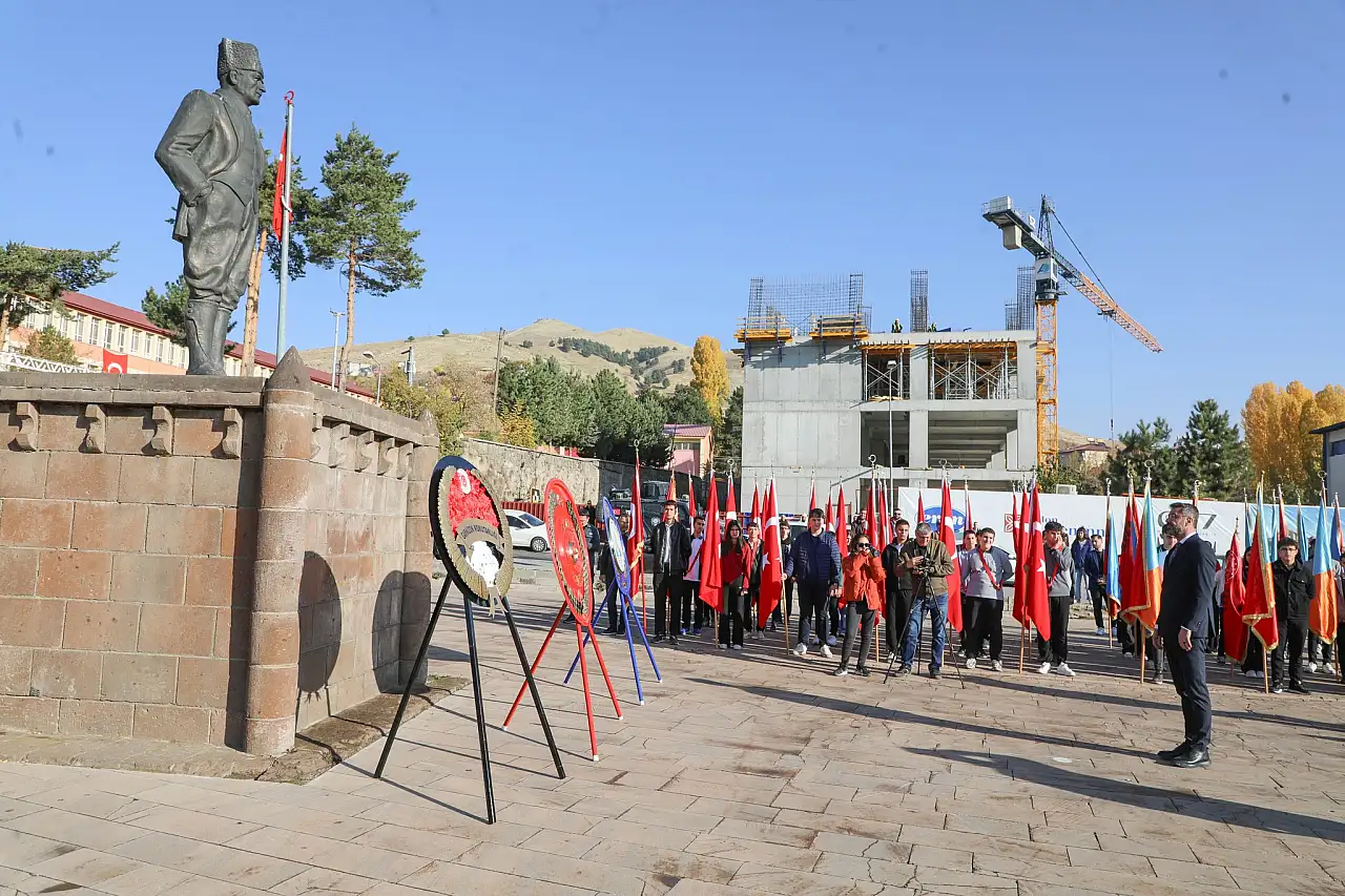 Bitlis'te 10 Kasım Atatürk'ü Anma Töreni Düzenlendi