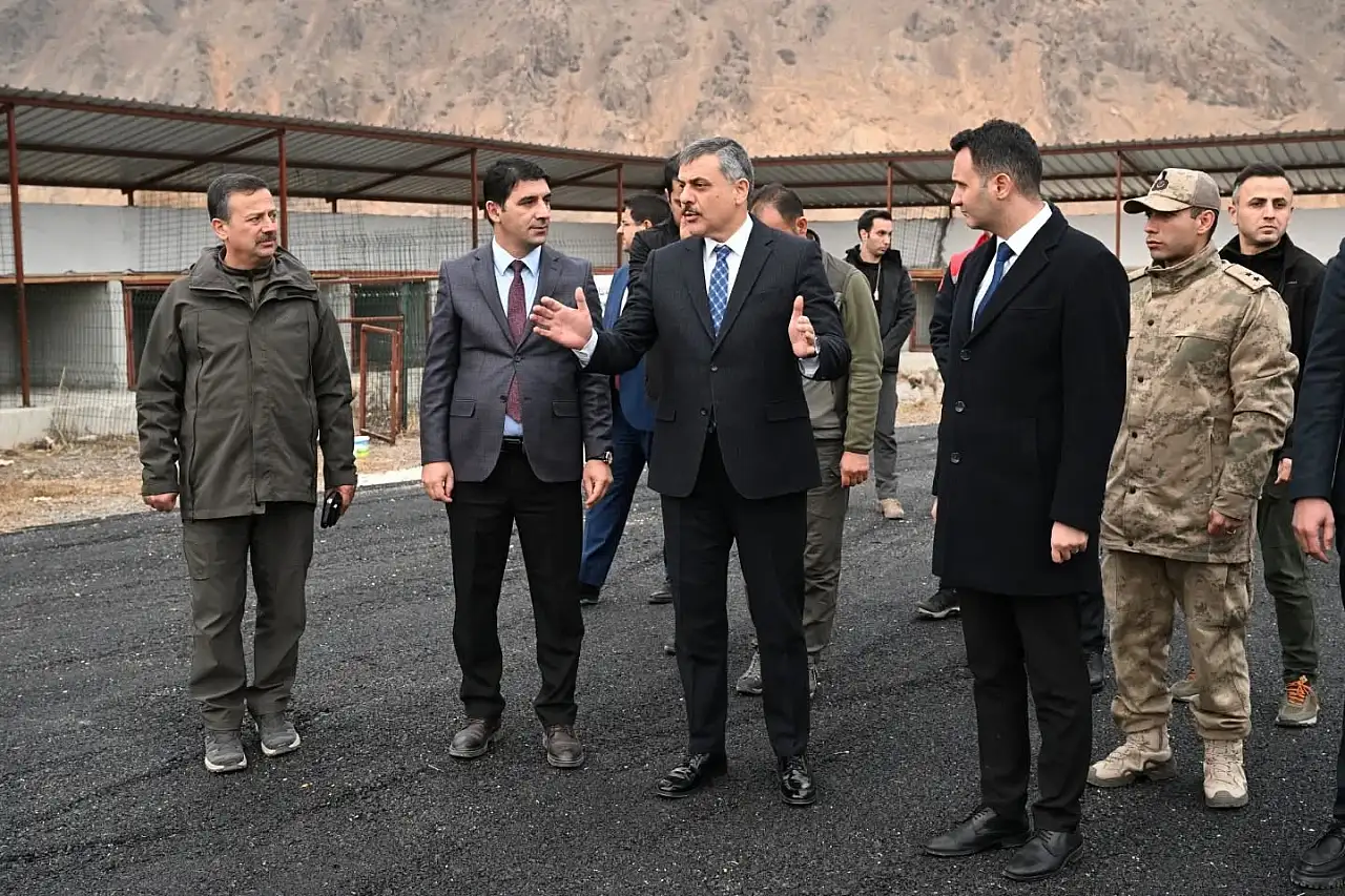 Erzurum'da Vali Çiftçi, Horasan'daki hayvan bakımevi inşaatını ziyaret etti