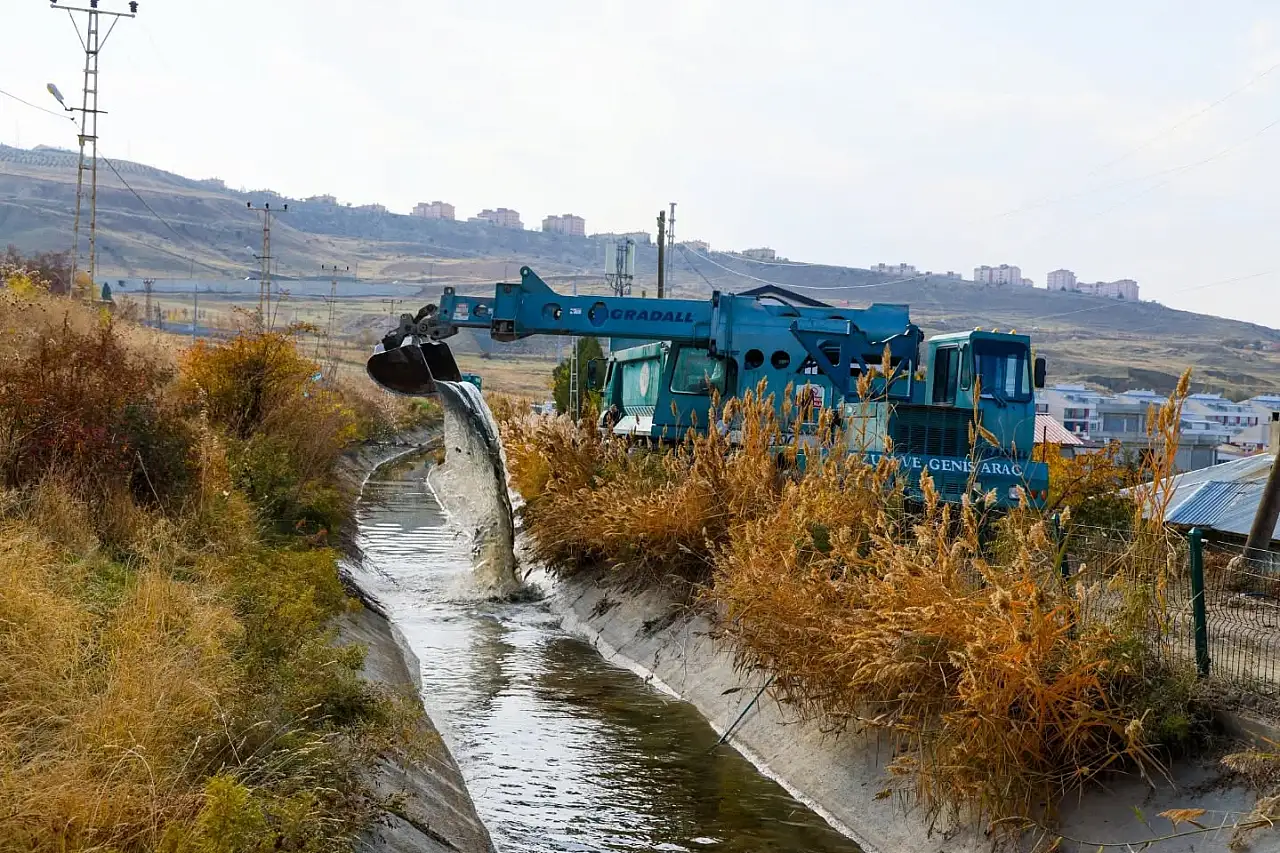 Yeşil Karıncalar Edremit'te Suların Temizliği İçin Çalıştı