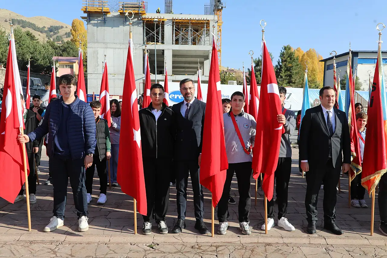Bitlis'te 10 Kasım Atatürk'ü Anma Töreni Düzenlendi