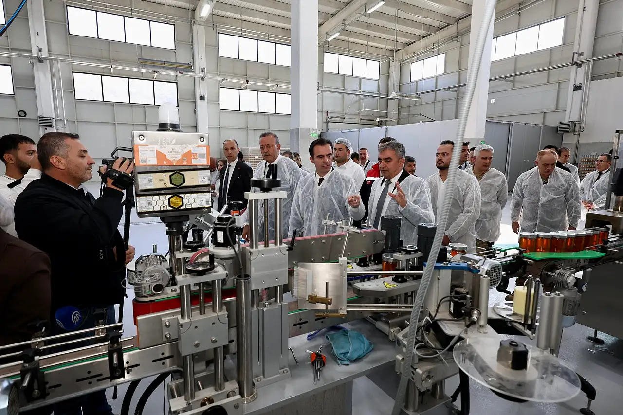 Vali Karakaya, BETAV Bal Üretim Tesisini Ziyaret Etti