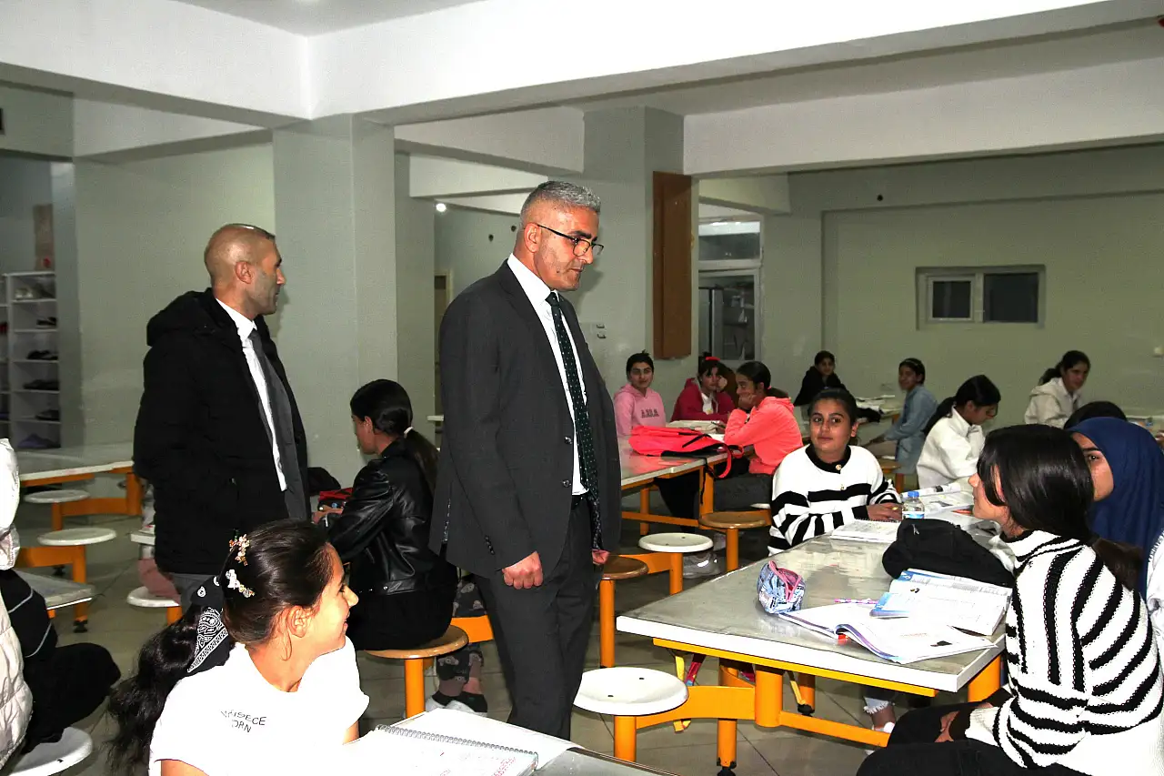 Doğubayazıt'ta YBO öğrencileri akşam etüdünde ziyaret edildi