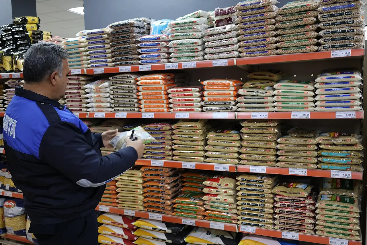 Ağrı'da zabıta ekipleri gıda işletmelerini tek tek denetledi