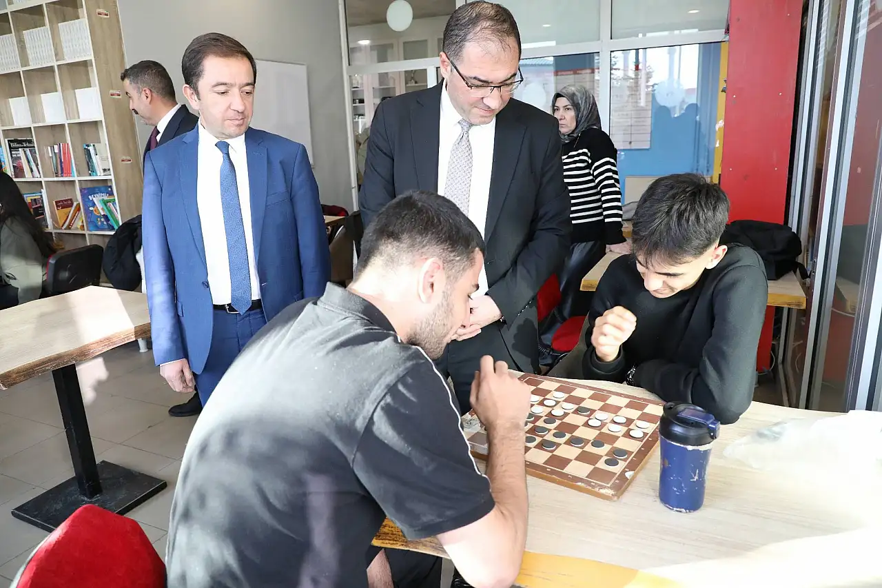 Gençlerin adresi Ağrı Gençlik Merkezi oldu