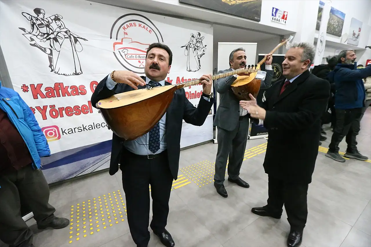 Doğu'nun efsane yolculuğu turistik Doğu Ekspresi Kars'a vardı