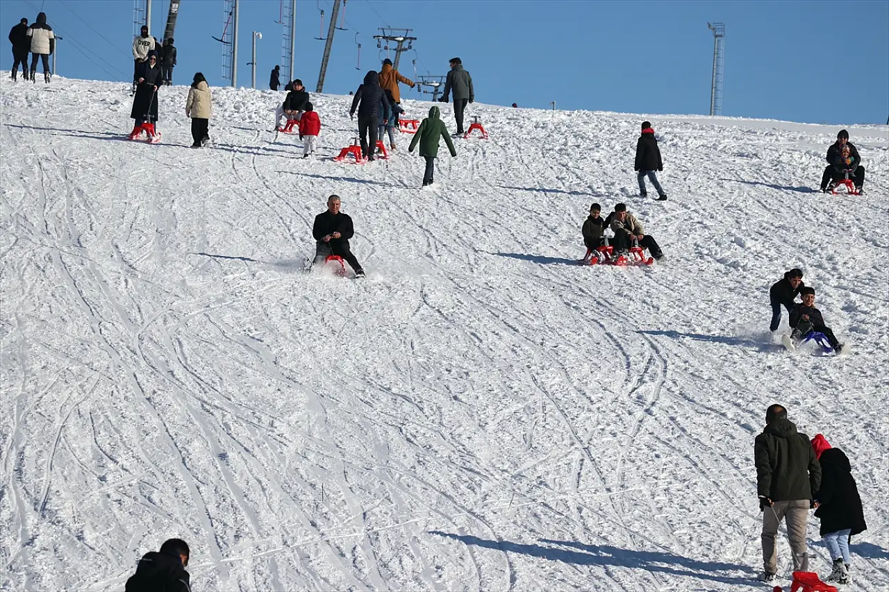Ağrı'da hafta sonu adresi kayak merkezi oldu