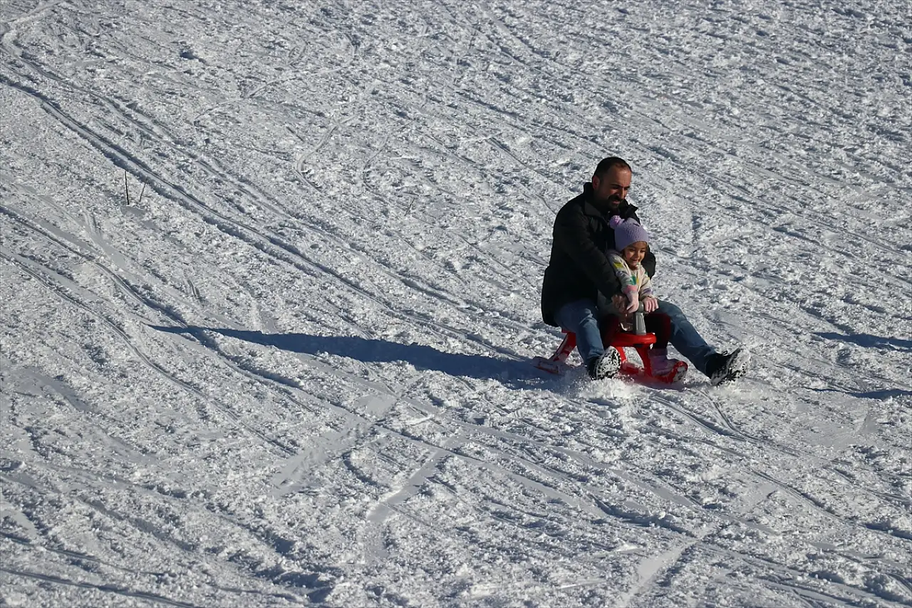 Ağrı'da hafta sonu adresi kayak merkezi oldu