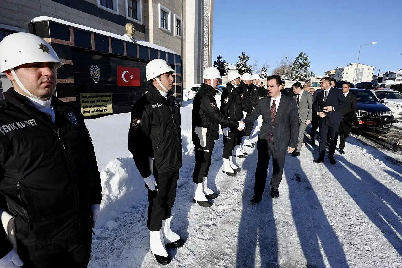 Vali Karakaya'dan Şehit Polisler İçin Taziye Ziyareti