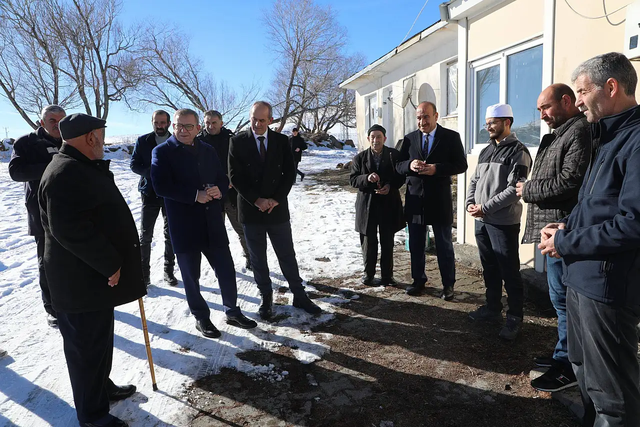 Kars Valisi Ziya Polat Bulanık Köyü'nde Vatandaşlarla Buluştu
