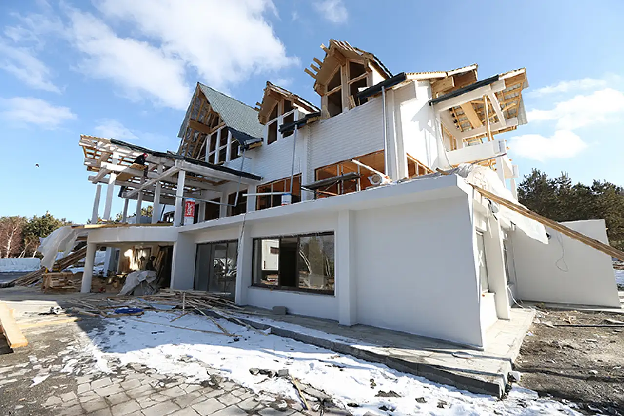 Kars'ta Kış Sezonuna Hazırlanan Yeni Kütük Ev, Turistleri Ağırlamaya Hazır