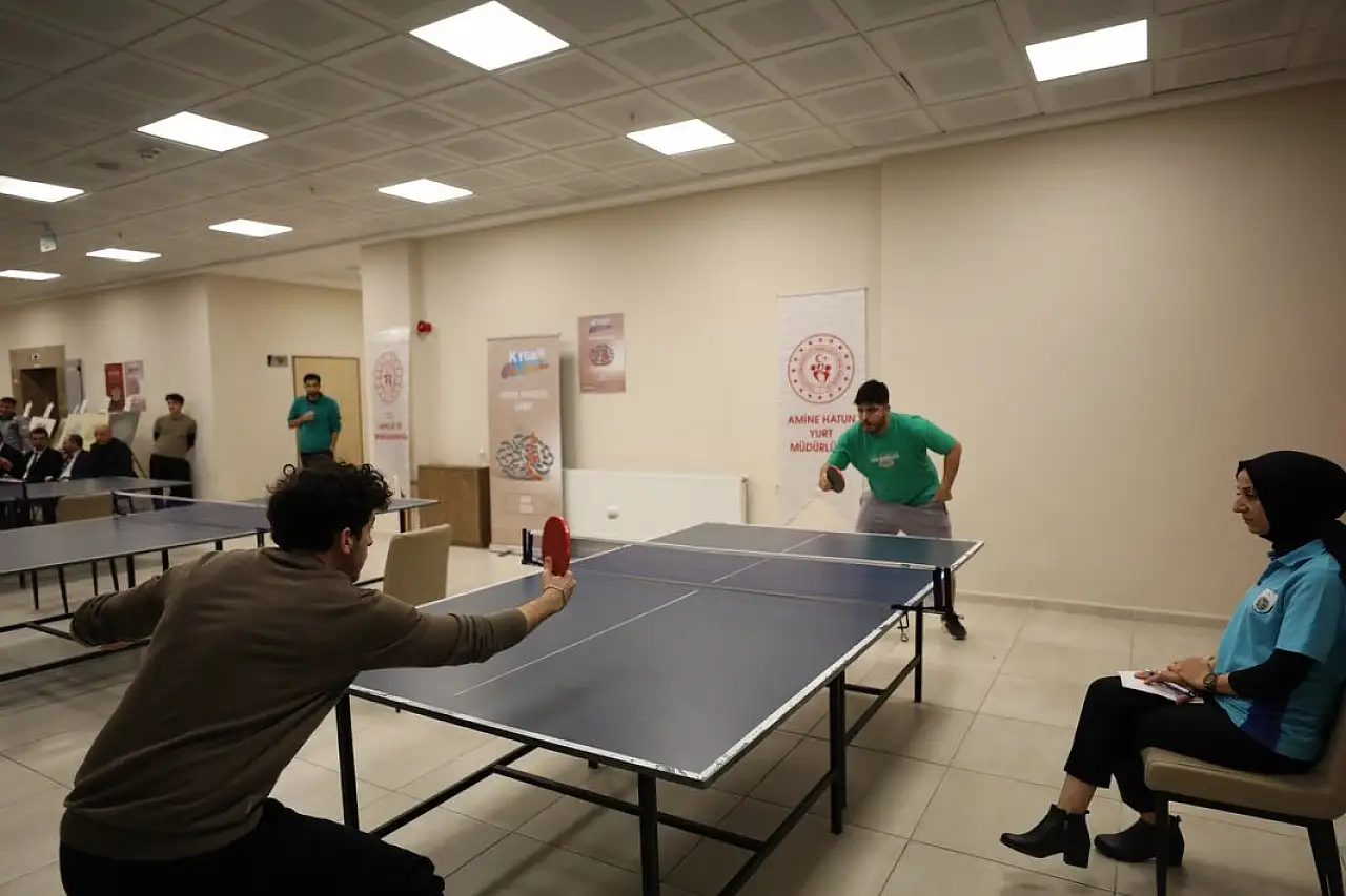 Van'da Sosyal Psikoloji Kampında Dostluk ve Dayanışma Ruhu Masa Tenisi Turnuvasında Buluştu