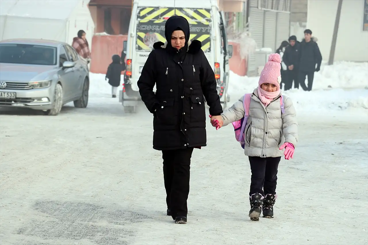 Doğu buz kesti: Ağrı merkezli 5 ilde yaşam eksiye düştü